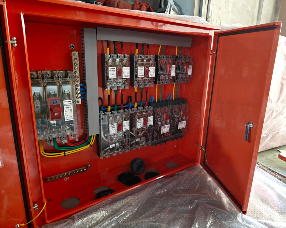 Odată cu încălzirea infrastructurii globale, cum pot ține pasul standardele de distribuție a energiei pentru șantierele de construcții? Ouyue Electric a lansat o cutie cu două uși pentru exterior, din oțel inoxidabil, de înaltă protecție