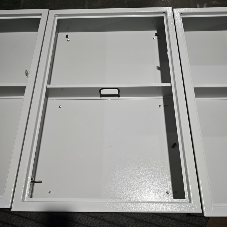 Ouyue Electric a lansat o carcasă de distribuție metalică cu două straturi separate: cu zone separate de curent puternic și slab și știfturi preinstalate, scurtează timpul de asamblare pentru seturi complete