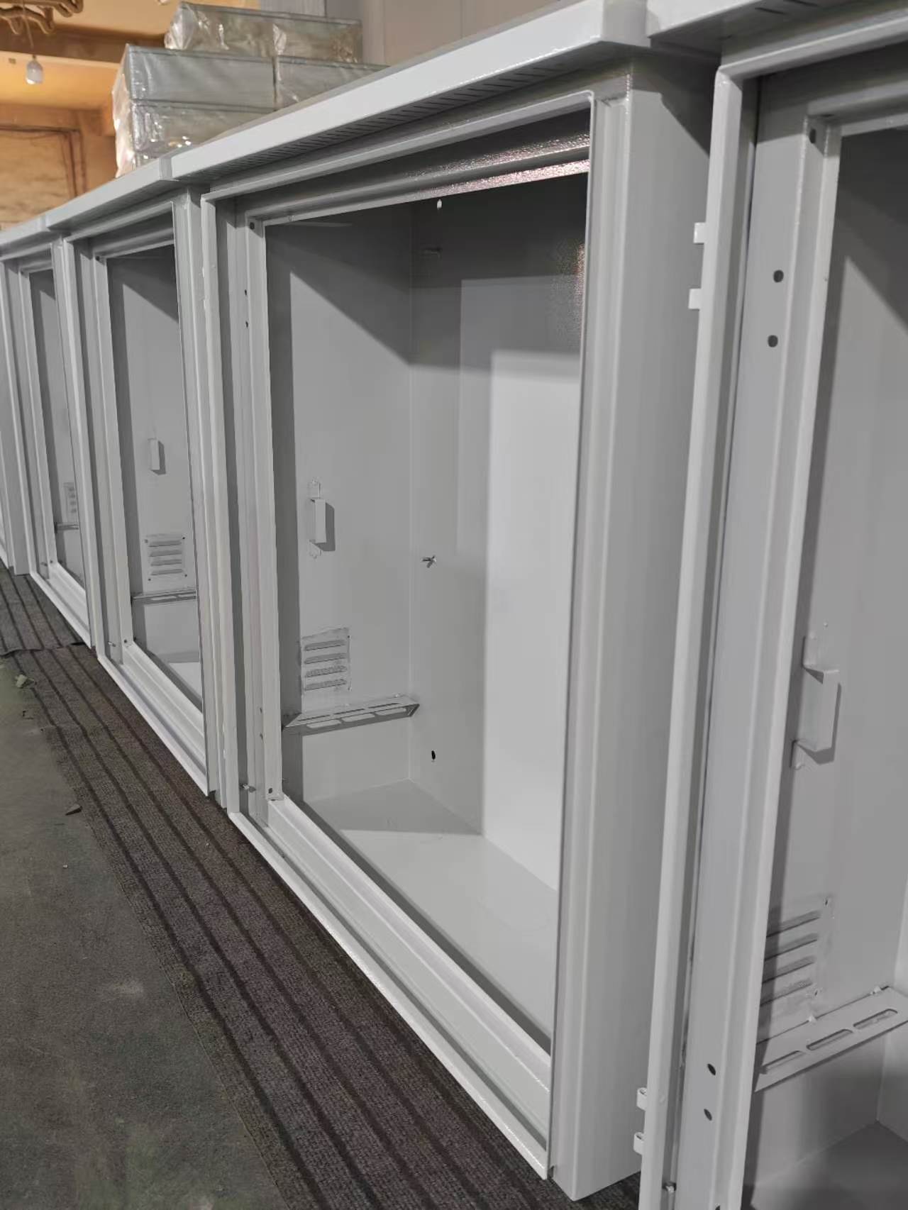 Cutie de distribuție impermeabilă în aer liber: șase detalii în interior